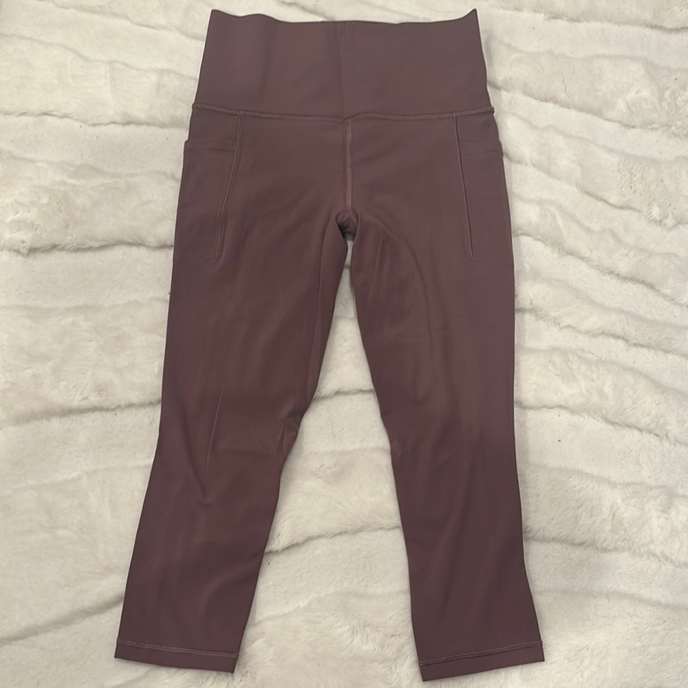 🌟 Athleta Salutation Stash Pocket Capri Tight Leggings 💜 Volcanic Violet XS